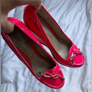 Beautiful pink shoes  ! Very comfortable !